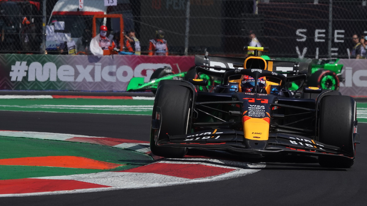 El Autódromo Hermanos Rodríguez vibró con el entusiasmo de miles de fanáticos que aplaudieron cada vuelta de Checo Pérez.