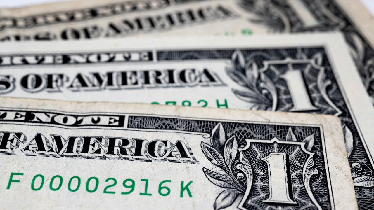 El precio del dólar hoy en México inicia en $19.10 pesos a la compra y $19.90 pesos a la venta en diversas ventanillas bancarias.