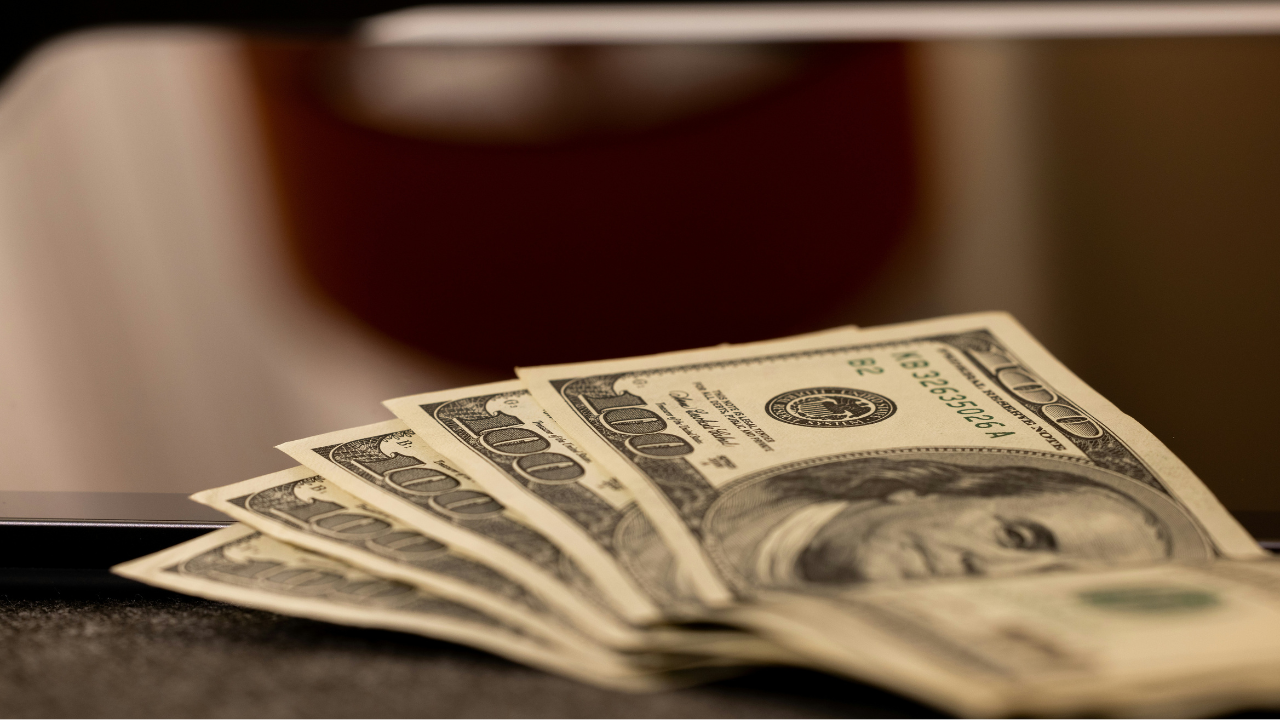 El peso mexicano ha mostrado un leve fortalecimiento frente al dólar.