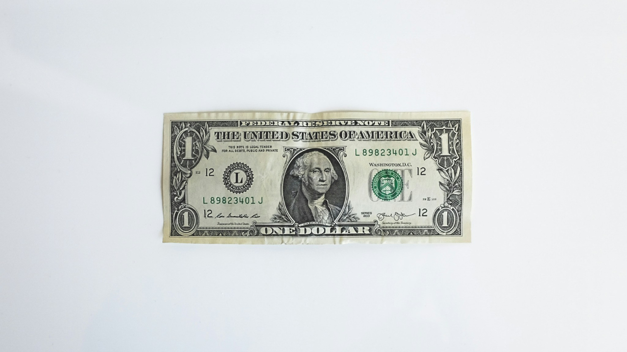 En la apertura del día, el tipo de cambio del dólar mostró una leve variación.