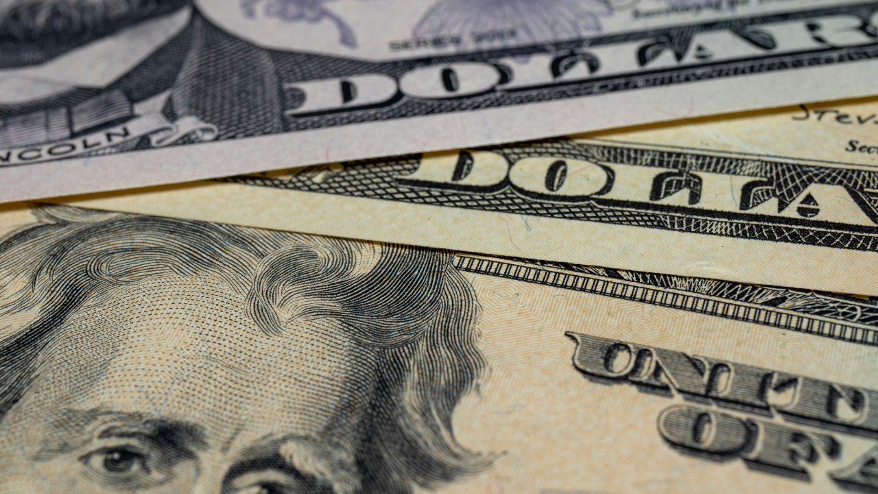 La cotización interbancaria de la moneda nacional se ubica en 19.33 pesos por dólar.