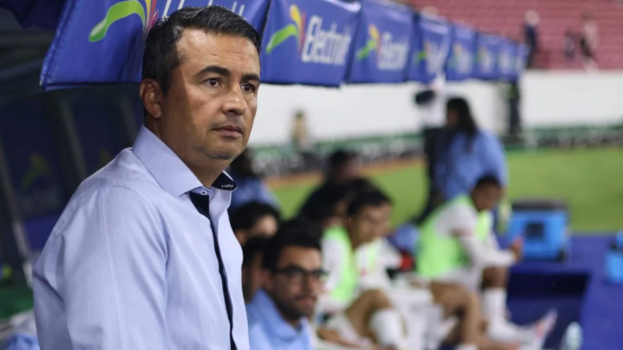 Ortega ha trabajado en el fútbol mexicano desde 2011, acumulando una amplia experiencia en Fuerzas Básicas en equipos como Pumas, Querétaro y Chivas.
