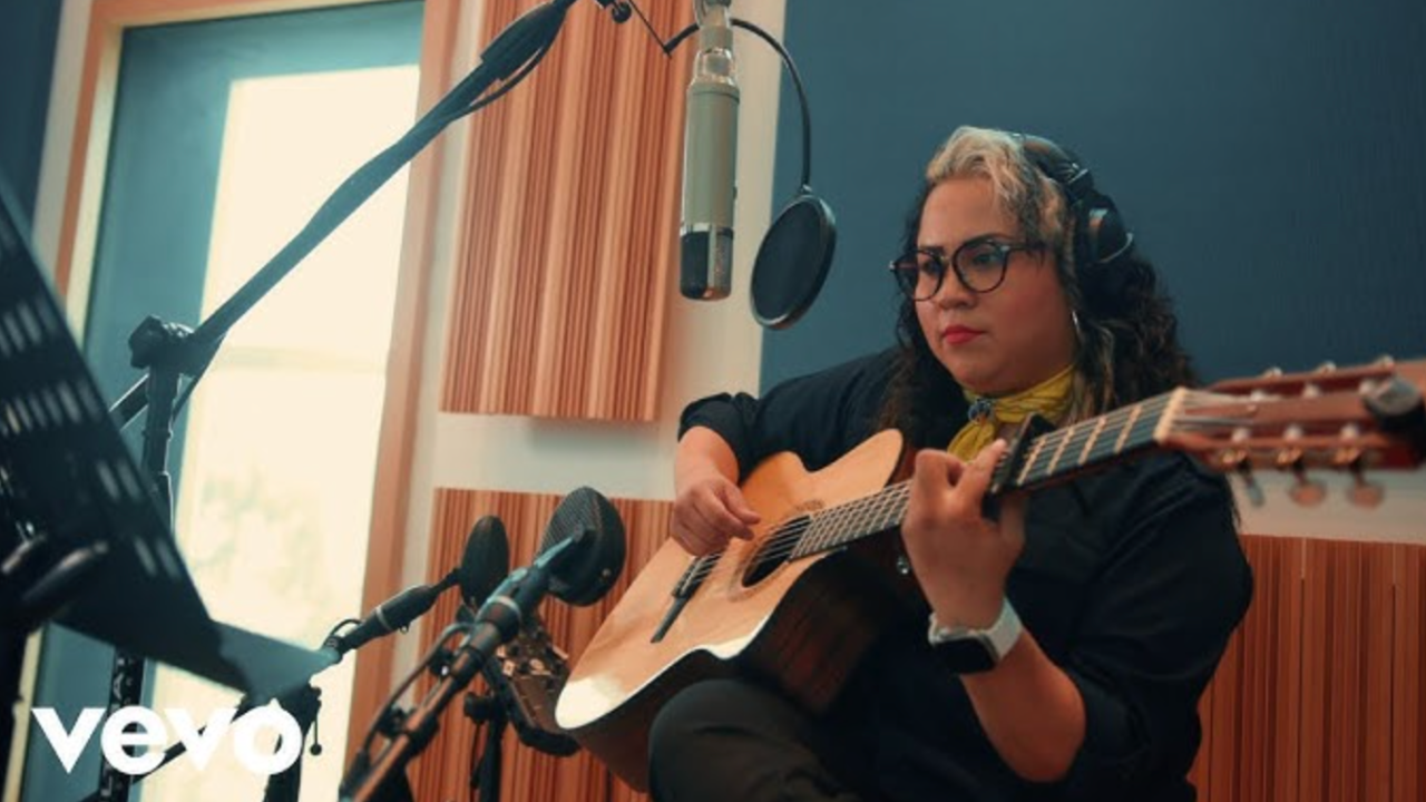 El reconocimiento que Vivir Quintana recibirá en los Latin Grammy 2024 no es solo por su talento musical, sino también por su papel como activista social.