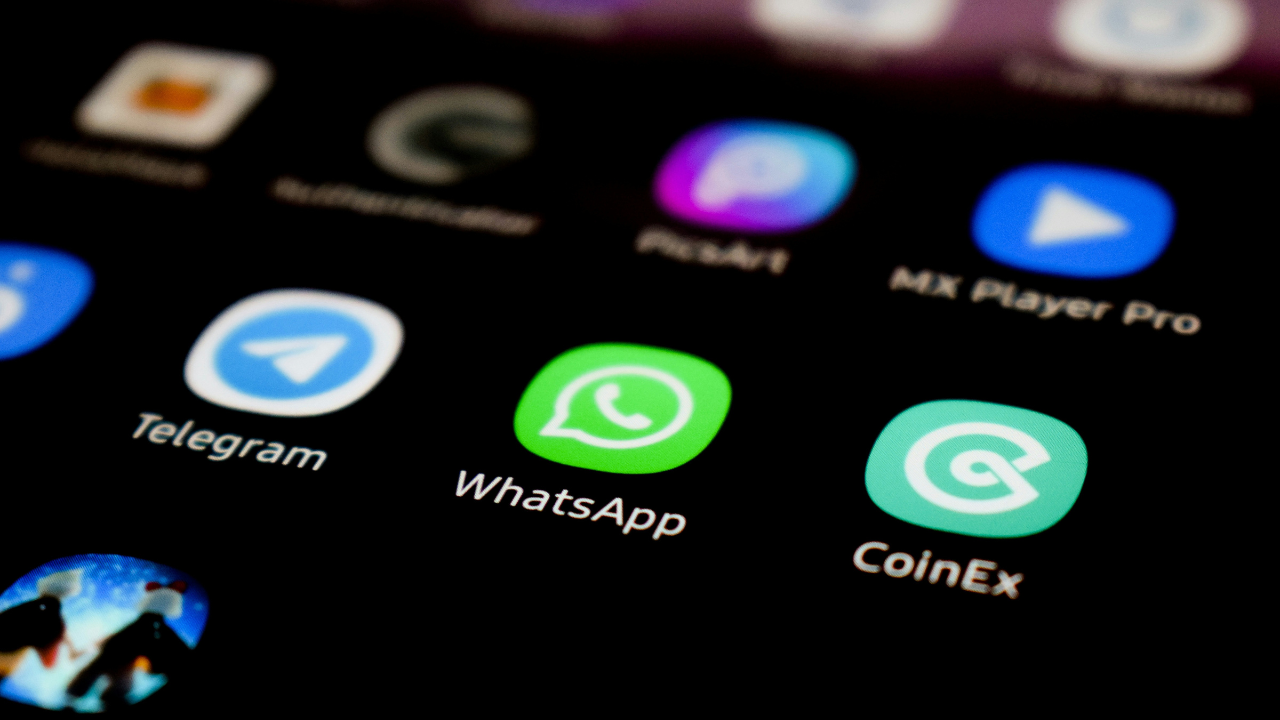 WhatsApp permite verificar qué dispositivos están conectados a tu cuenta.