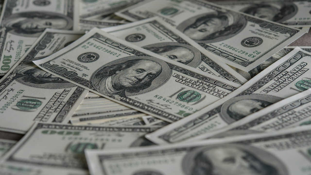 Durante la jornada, el precio dólar alcanzó un costo máximo de 20.27 pesos y un mínimo de 20.13 pesos.