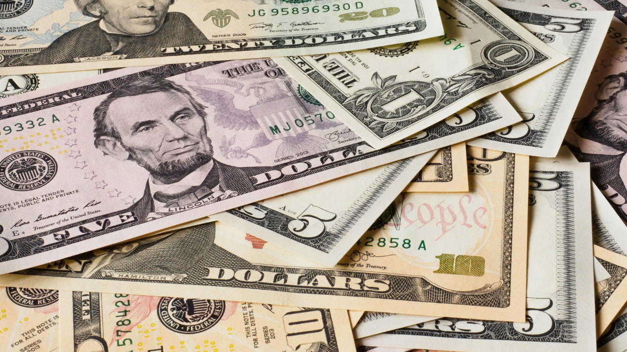 El peso operó en un rango entre un máximo de 20.6050 y un mínimo de 20.2031 pesos por dólar.