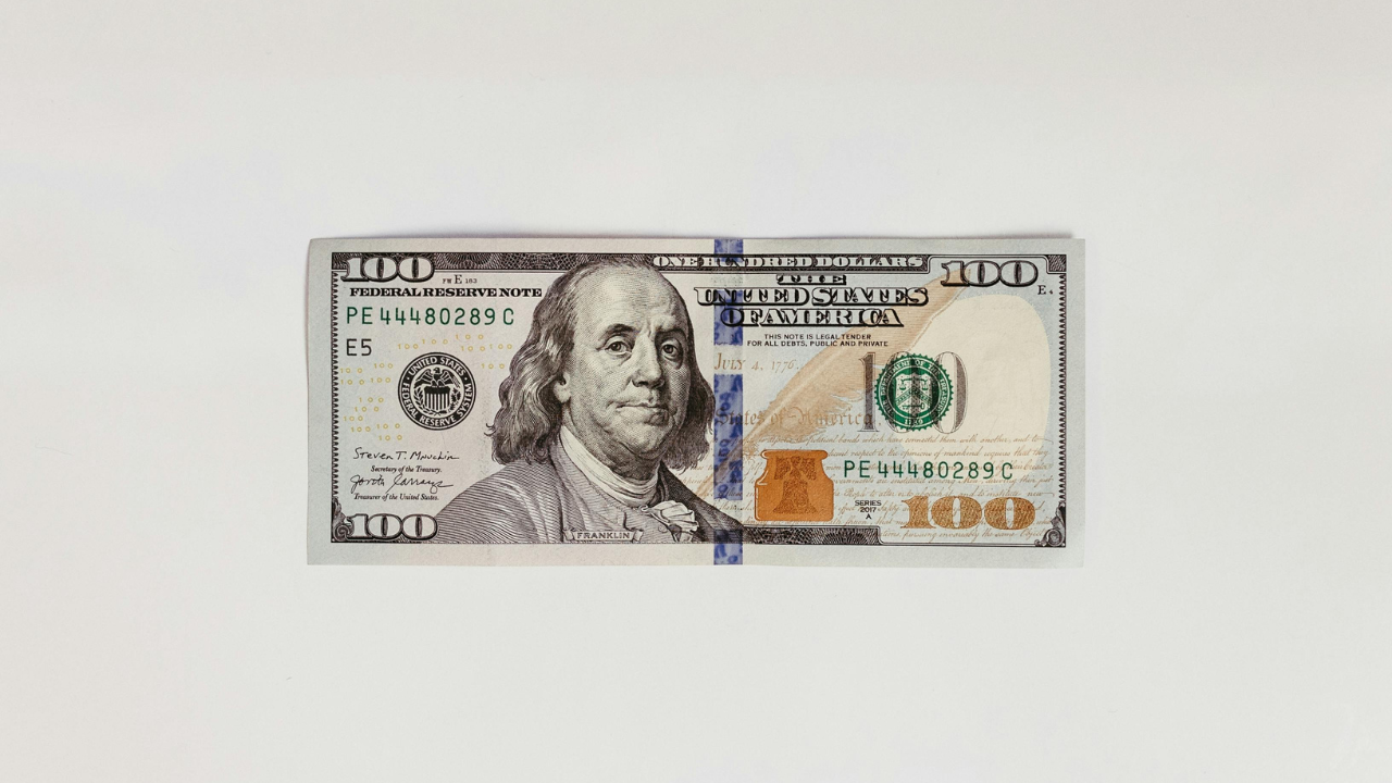 El peso mexicano se vio afectado por el fortalecimiento de la divisa estadounidense.