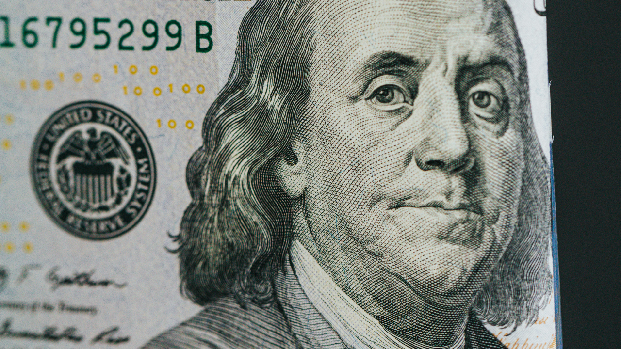Durante el día, el dólar registró un máximo de 20.87 pesos y un mínimo de 20.7 pesos.