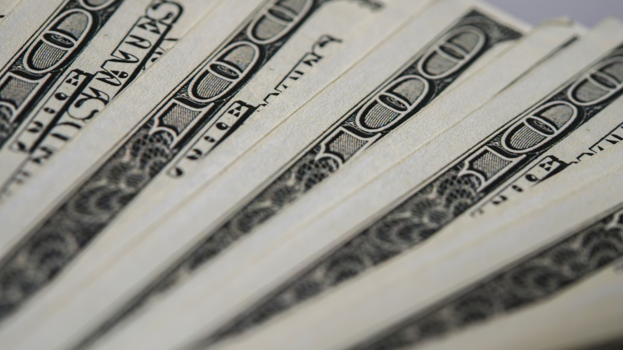 En la última semana, la cotización del dólar ha registrado una leve baja del -0.12%, aunque mantiene un crecimiento acumulado del 20.21% en el último año.