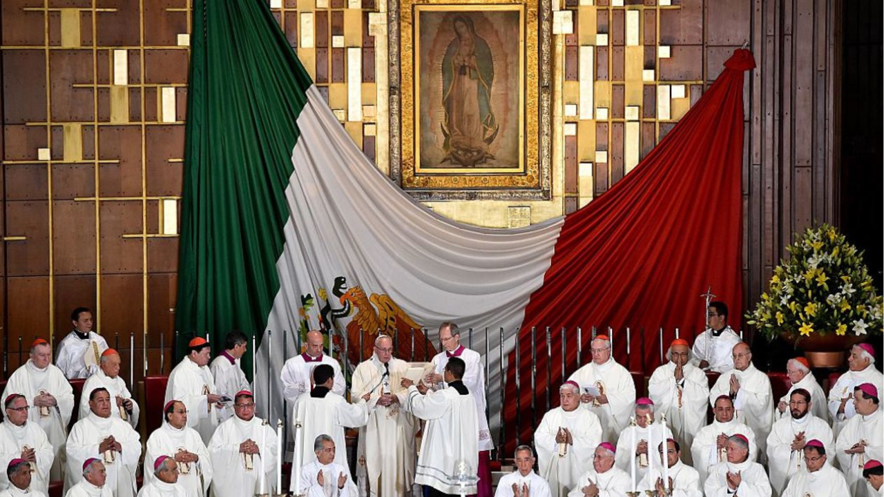 También ofició una misa en la Basílica de Guadalupe,