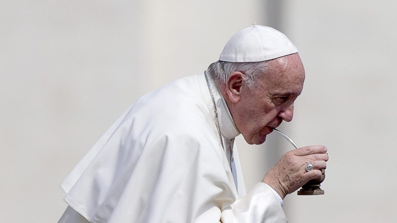 Jorge Mario Bergoglio, nombre de nacimiento del Papa Francisco, nació el 17 de diciembre de 1936 en Buenos Aires, Argentina.