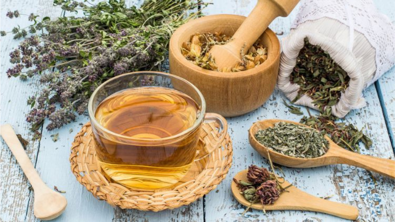 En casos leves o como complemento al tratamiento médico, existen alternativas como la fitoterapia.