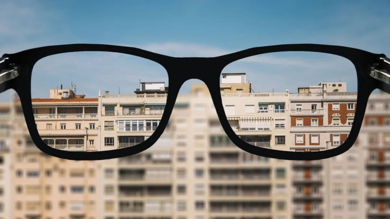 La miopía es uno de los trastornos visuales más frecuentes. Quienes la padecen ven con claridad de cerca, pero tienen dificultad para enfocar objetos lejanos.