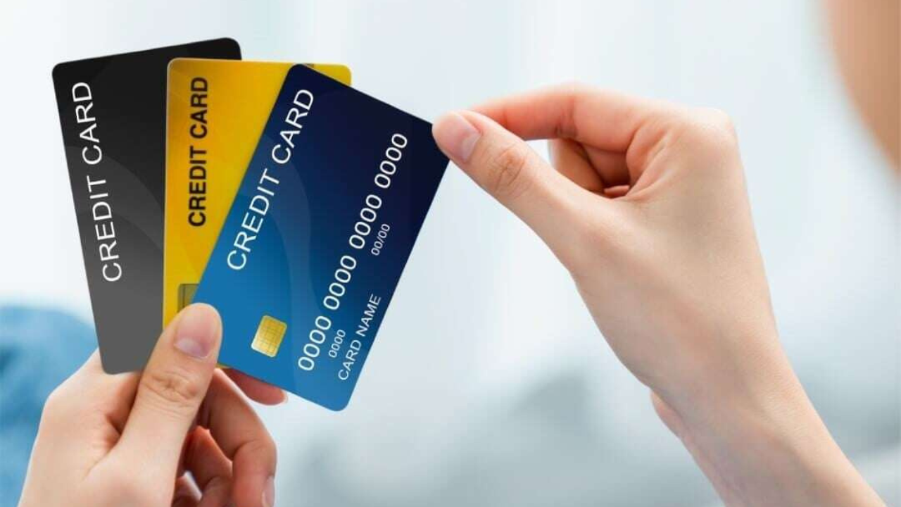Tener dos o más tarjetas de crédito puede ser beneficioso si deseas diversificar tus beneficios, como puntos, millas o cashback.