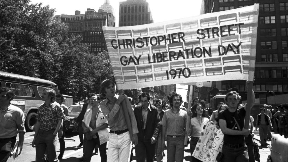Uno de los momentos más emblemáticos en la historia del movimiento fue la rebelión de Stonewall, ocurrida en Nueva York en junio de 1969.