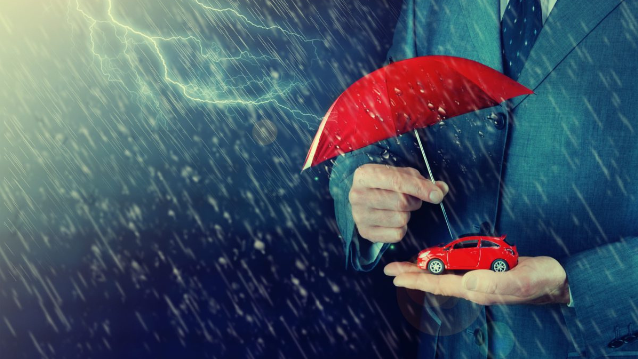 ¿Tu seguro de auto te protege contra lluvias intensas? Descúbrelo aquí.