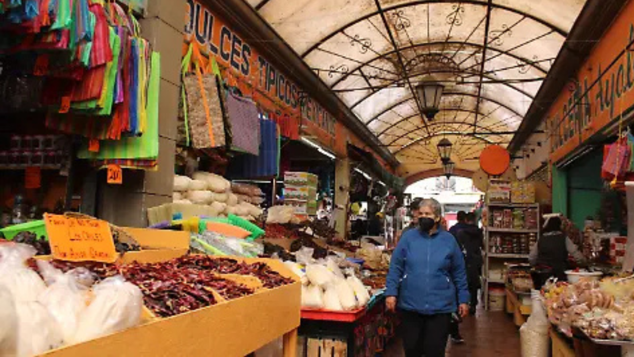 Este esquema está dirigido a personas que no cuentan con un patrón, como: Trabajadores independientes, mprendedores y comerciantes.