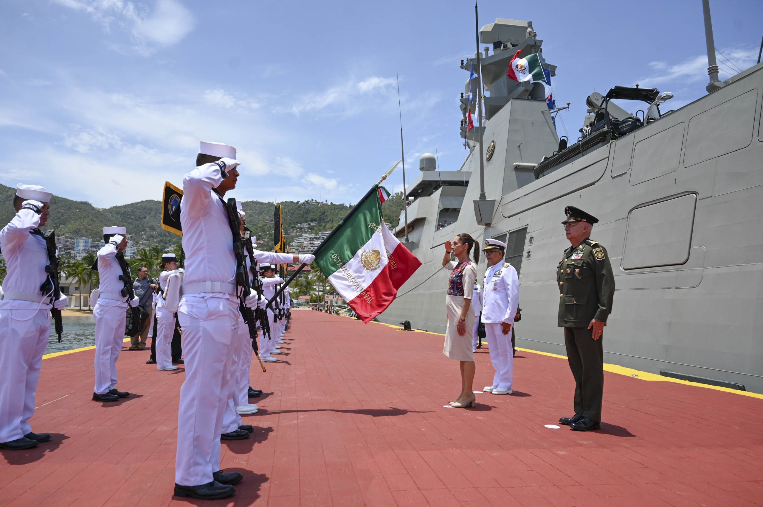 1 de junio: Día de la Marina Nacional Mexicana, en honor a los marinos que defienden las costas y mares del país.