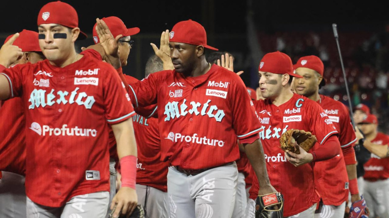 ir a un juego de los Diablos Rojos puede costarte desde $100 hasta $800 pesos por persona, dependiendo de qué tanto consumas y la zona del boleto.