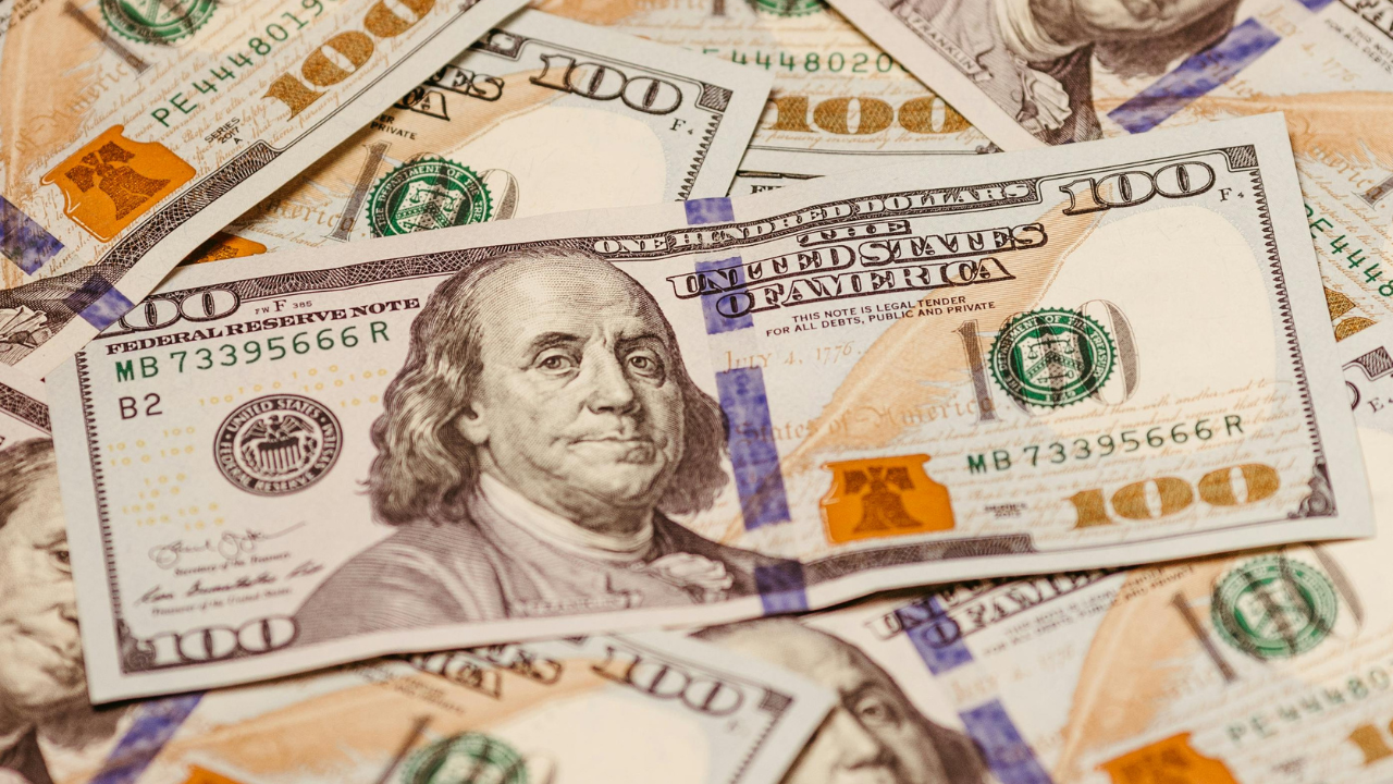 El tipo de cambio se movió en un rango de entre 18.9400 y 18.8471 unidades por dólar.