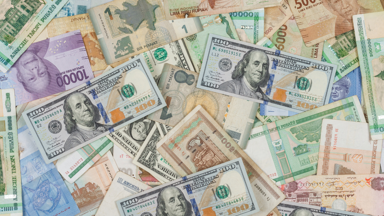 El tipo de cambio cerró en 18.9930 unidades por dólar, representando una ganancia de 15.23 centavos.