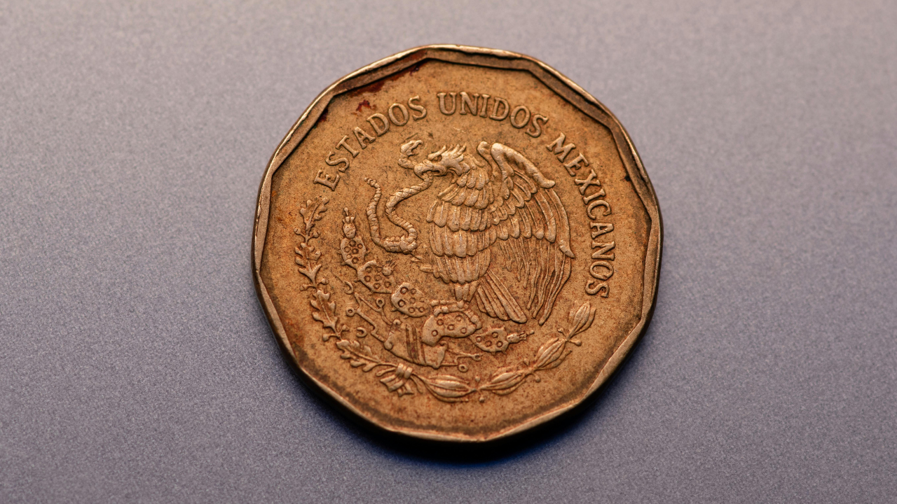 El sentimiento positivo en los mercados internacionales también jugó a favor del peso.