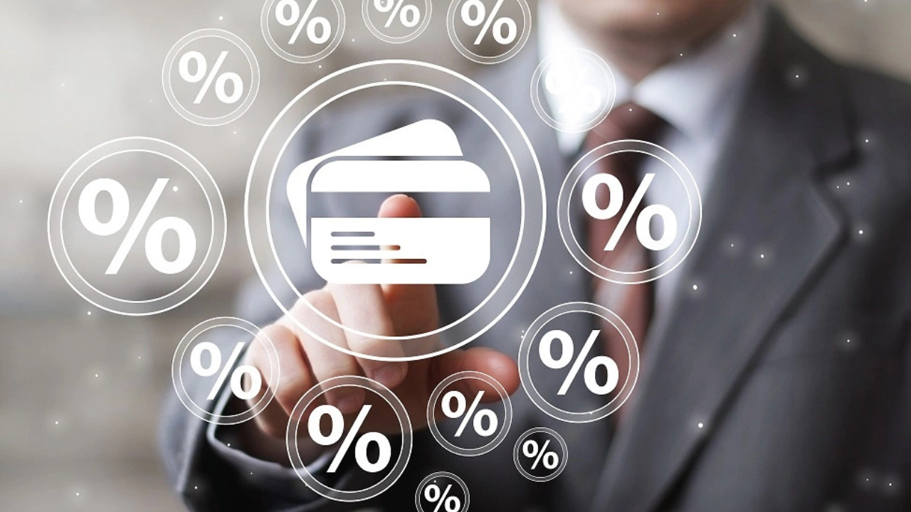 Un consejos para manejar tus tarjetas de forma saludable es utilizar menos del 30% de tu línea de crédito en cada tarjeta.