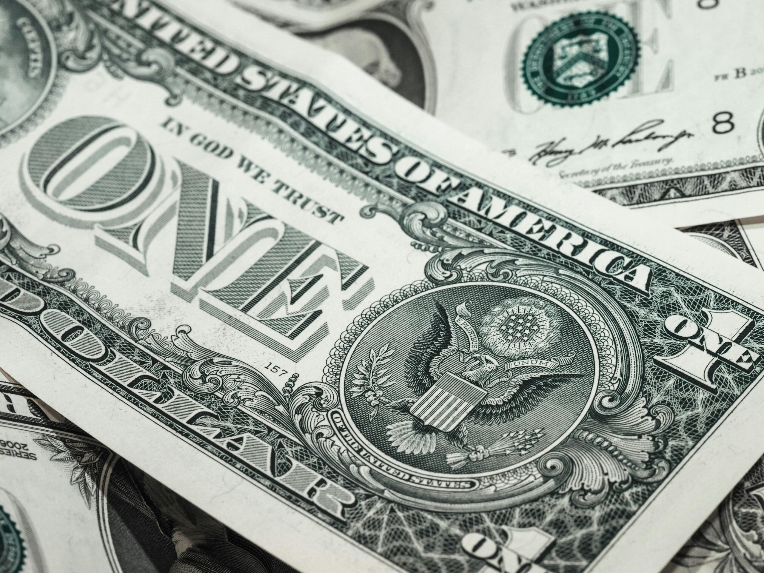 El peso mexicano cerró estable la jornada de este jueves 12 de junio de 2025.