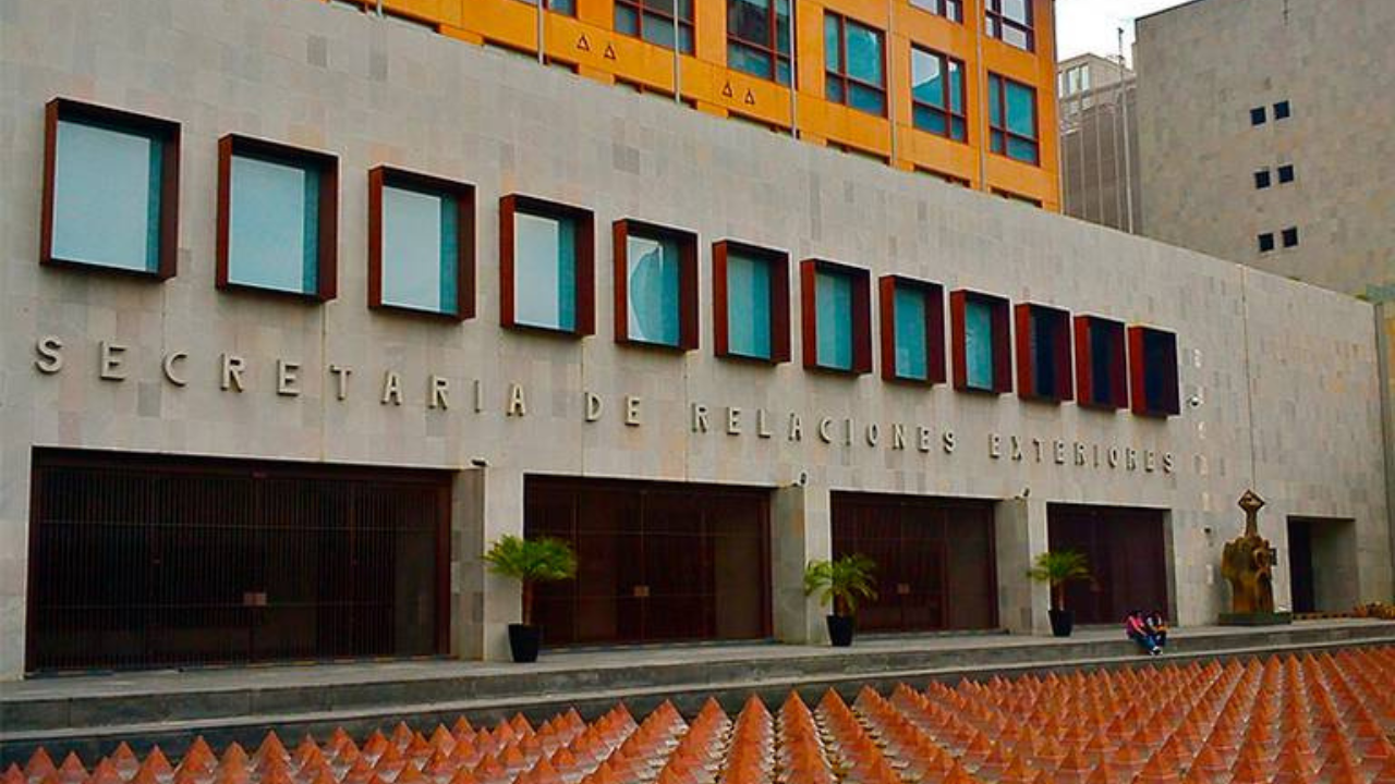 El primer paso es agendar una cita ante la Secretaría de Relaciones Exteriores (SRE).