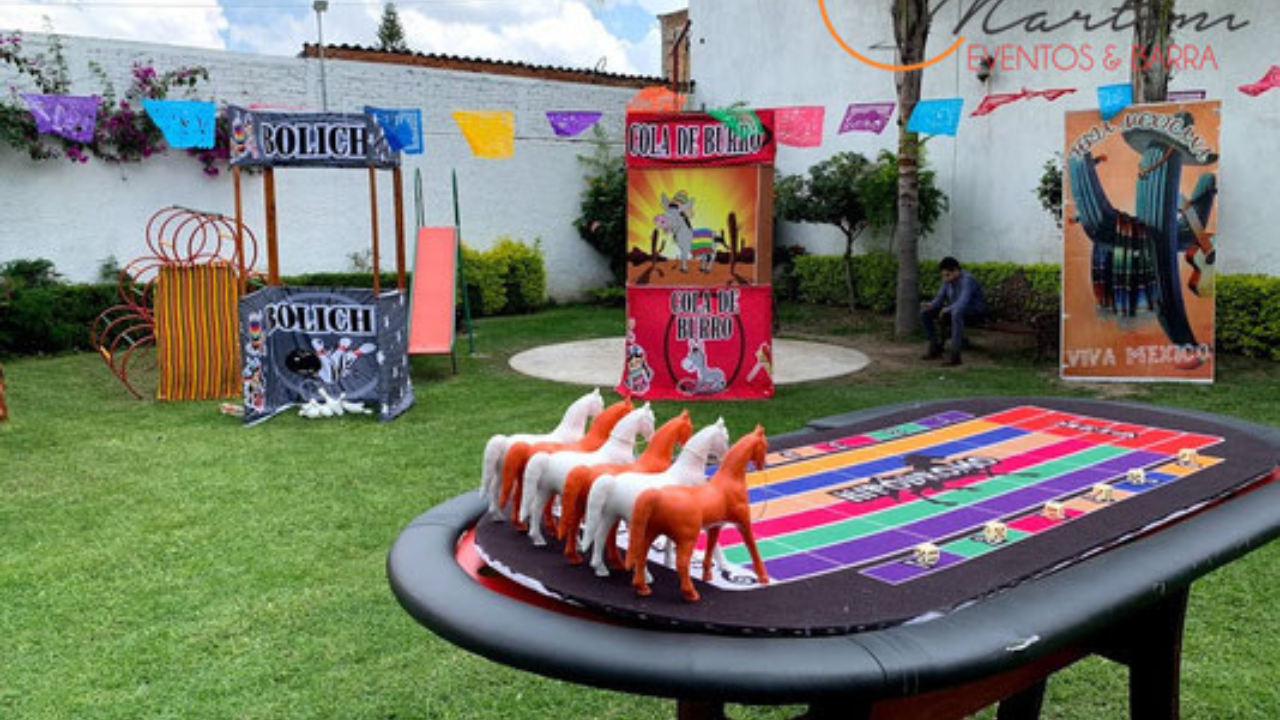 Organiza una tarde temática con juegos sencillos como pesca de patitos, bolos caseros o tiro al blanco con vasos plásticos. Usa premios simbólicos y dulces para hacerlo aún más emocionante.