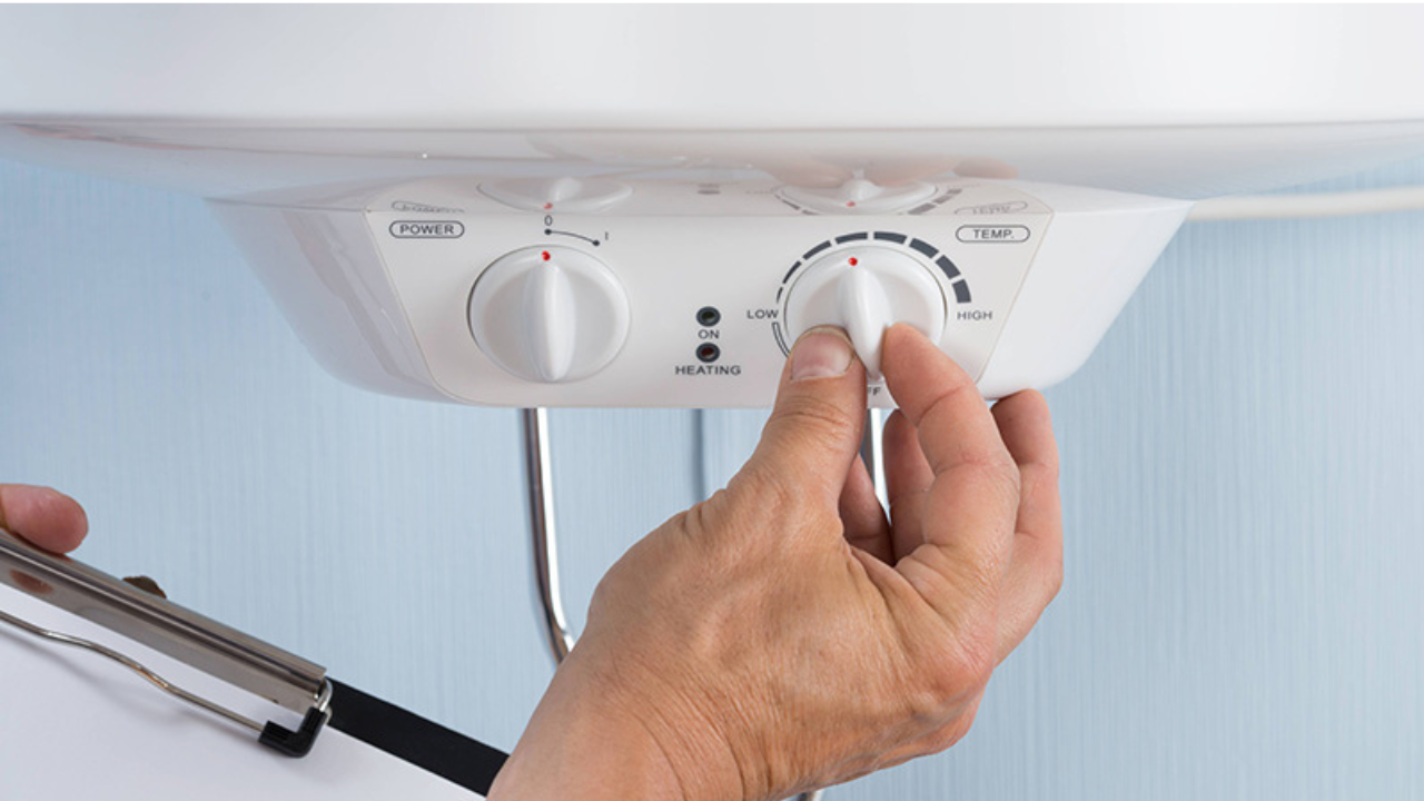 Ajusta la temperatura a un nivel moderado, suficiente para un baño agradable, pero sin exceso.