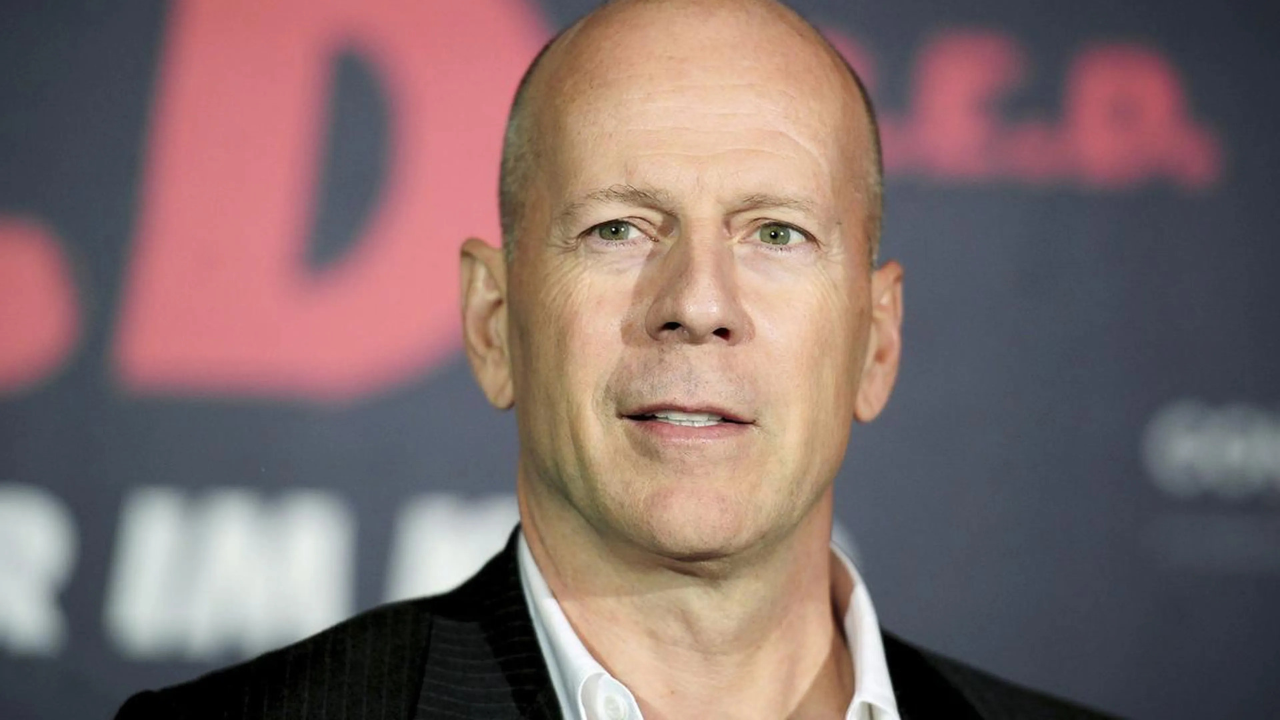 Bruce Willis: su familia anunció que el actor se retiraba tras ser diagnosticado con afasia, un trastorno del lenguaje que luego evolucionó hacia demencia frontotemporal.