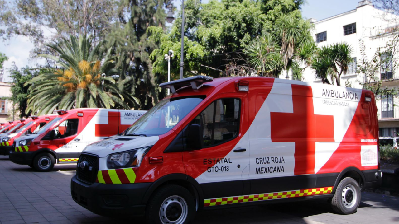 Puedes comunicarte directamente con la Cruz Roja para solicitar atención urgente o información sobre donaciones de sangre, servicios médicos y más.