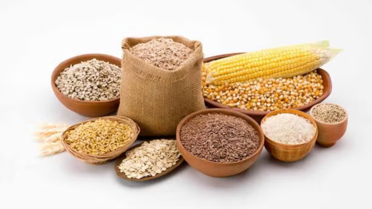 Arroz, frijoles, lentejas, garbanzos y soya son alimentos versátiles y altamente nutritivos. Cuando se almacenan en recipientes herméticos, en lugares frescos y secos, pueden durar hasta 10 años o más.