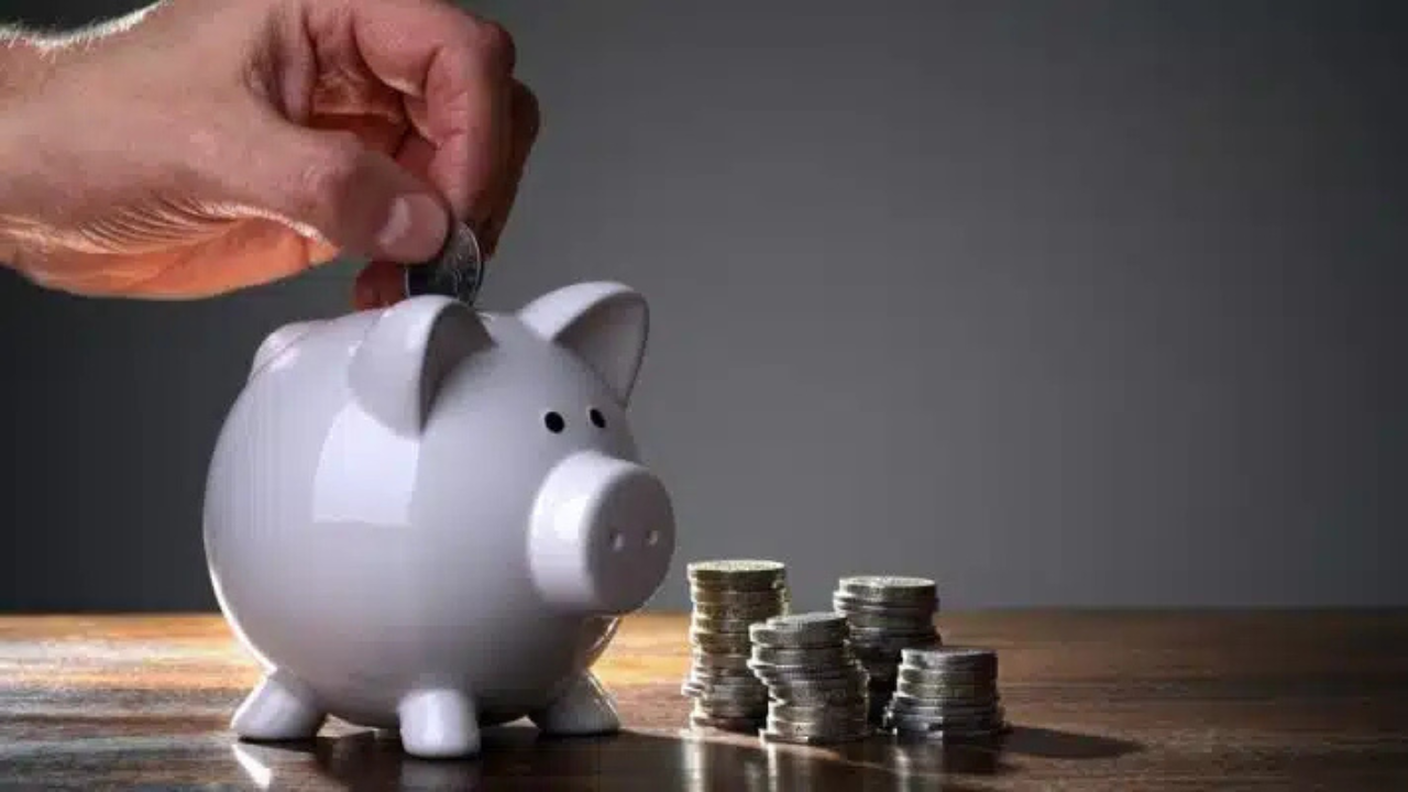 Consejos prácticos para desarrollar el hábito del ahorro y cuidar tus finanzas.