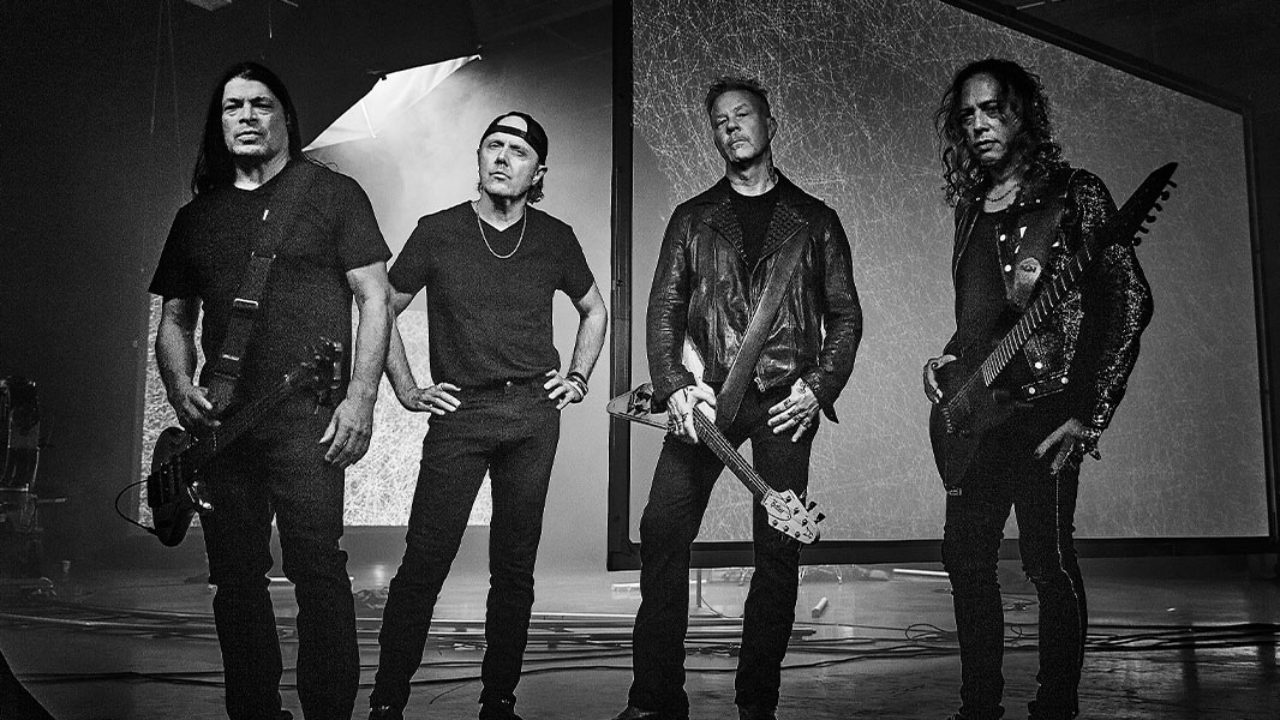 En los años 80, el metal se volvió más agresivo y veloz gracias al thrash, y Metallica encabezó este movimiento.