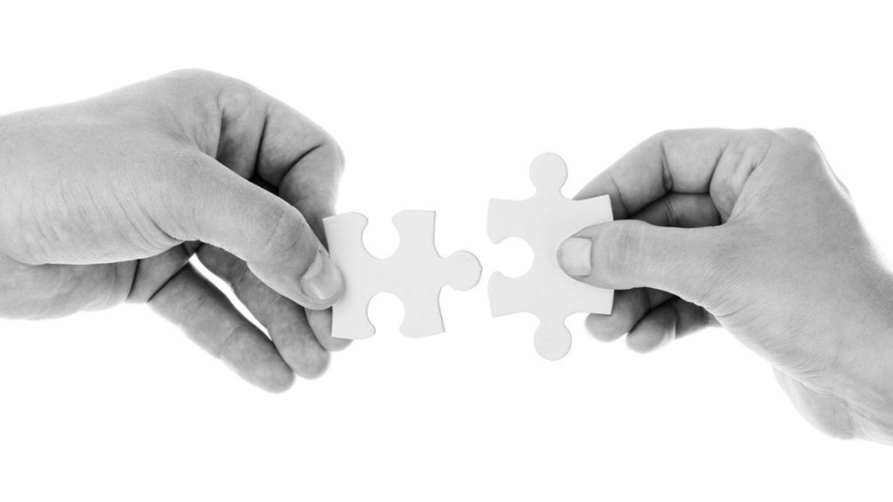 Hablar del futuro con naturalidad y hacer planes compartidos, son señales de que ambos están construyendo una relación con miras al largo plazo.