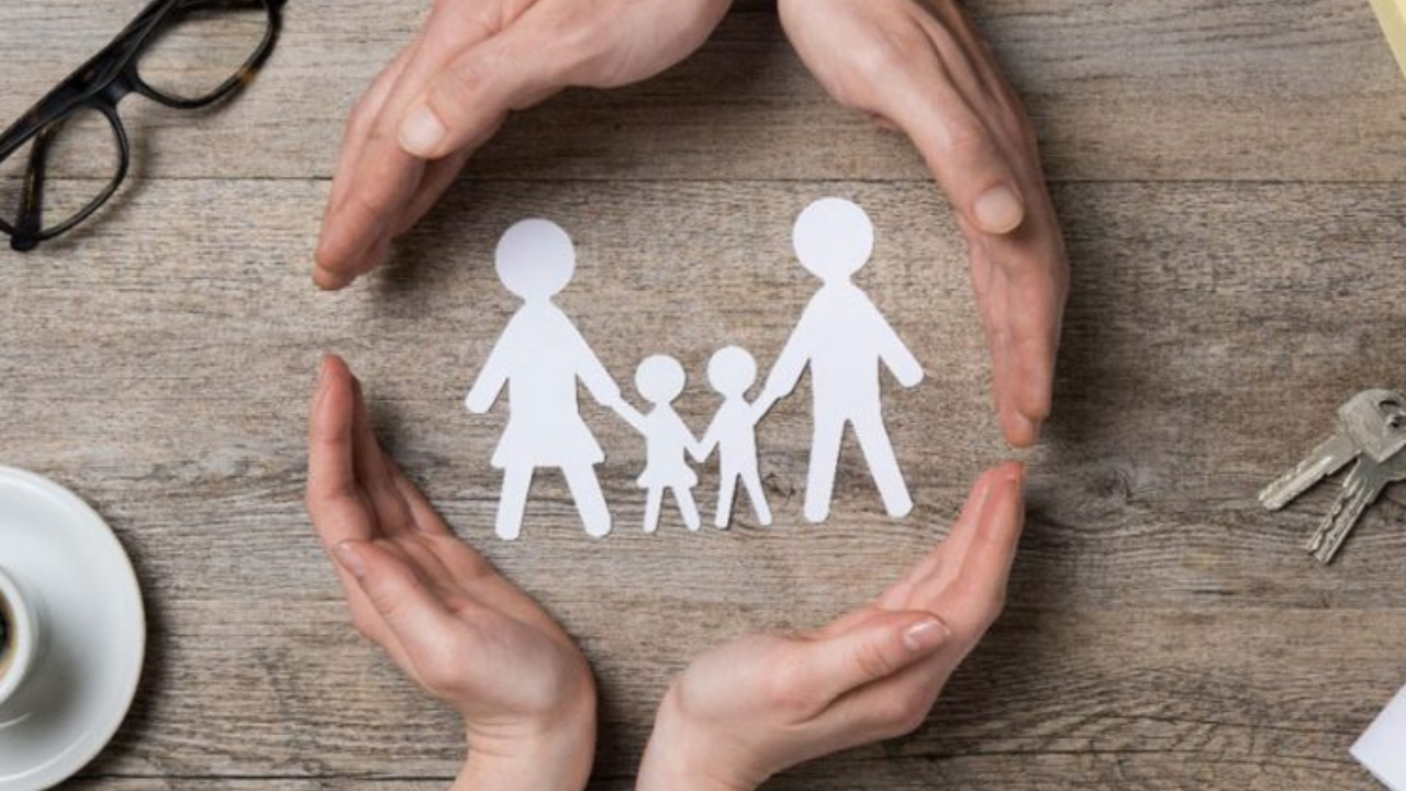 Permite garantizar el bienestar de tu familia, designando herederos y asegurando que quienes dependen de ti tengan respaldo económico.