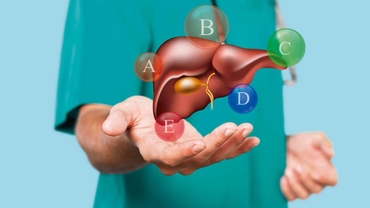 Existen varios tipos de hepatitis, cada uno con características particulares, formas de transmisión y síntomas que conviene identificar a tiempo para prevenir complicaciones graves.