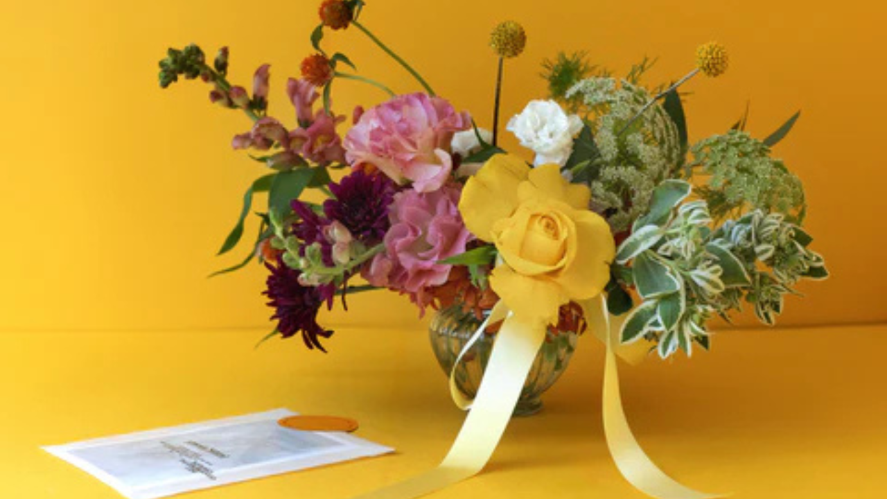 Tips infalibles para que tus arreglos florales duren más tiempo y luzcan espectacular.