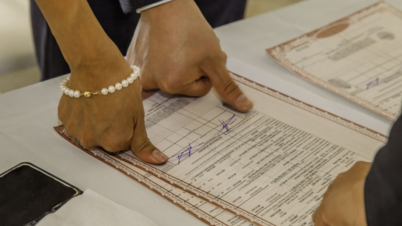Cumplir con los requisitos para casarse por el civil no es complicado si preparas con tiempo la documentación y sigues los pasos adecuados.