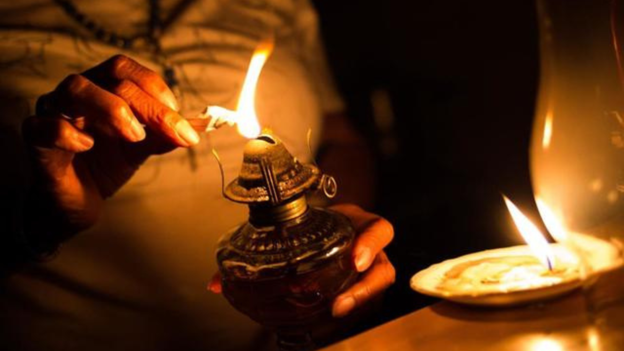 El corte de luz por falta de pago ocurre cuando tu recibo no se cubre dentro del plazo establecido. La CFE envía avisos previos y da tiempo para regularizar tu cuenta.