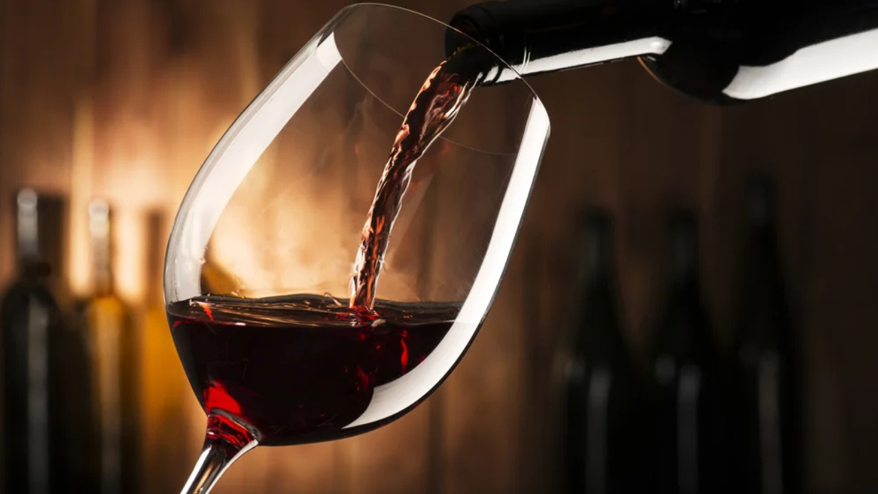 Disfruta mejor tus noches: 5 Razones para tomar una copa de vino antes de dormir.