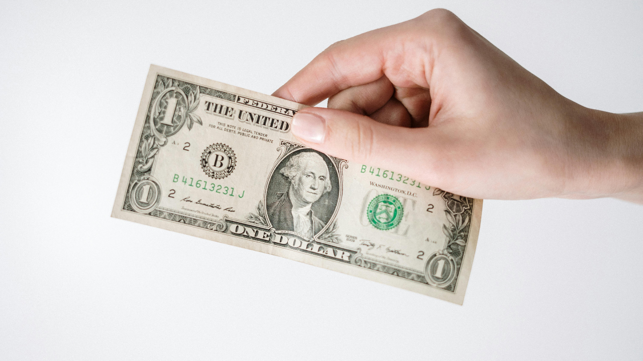 Durante la jornada, el dólar fluctuó entre un máximo de 18.7813 y un mínimo de 18.6572 pesos.