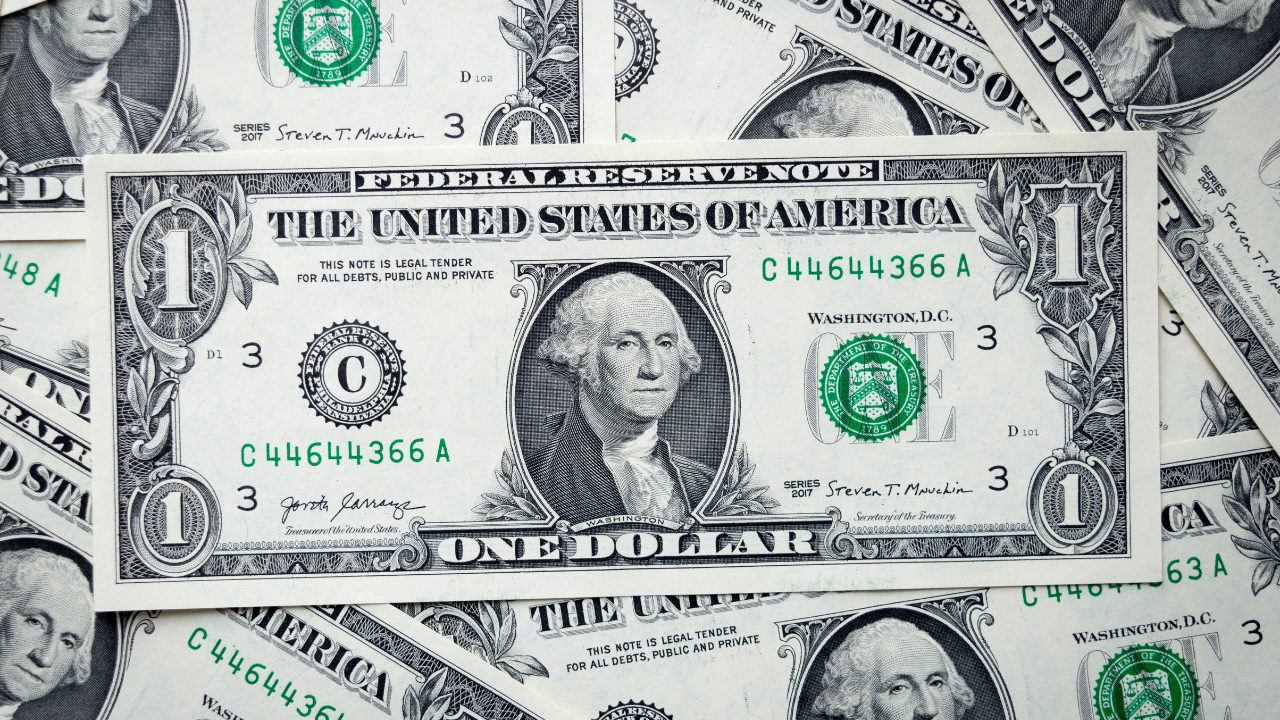 El peso mexicano cerró con apreciación frente al dólar, acumulando ocho sesiones consecutivas de ganancias.