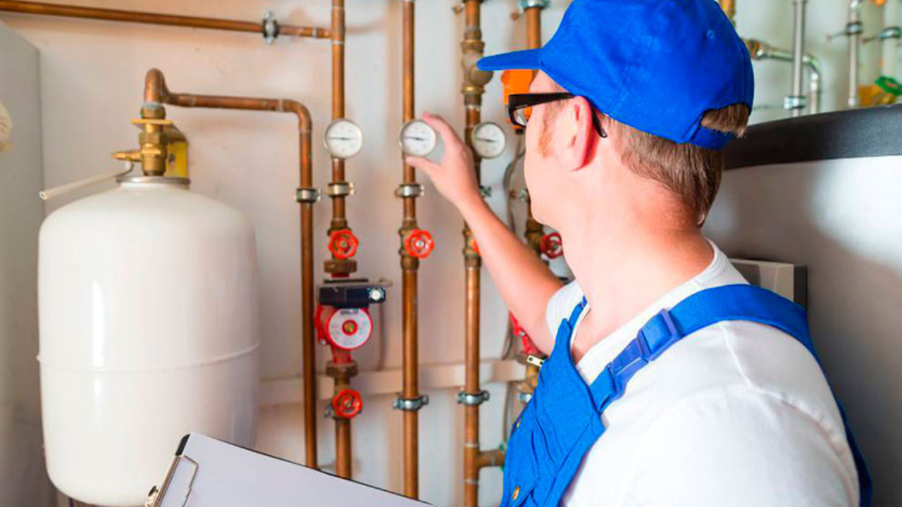 Es común que los sismos afecten las instalaciones de electricidad y gas. Antes de volver a encender la luz, inspecciona los cables y tomas eléctricas.