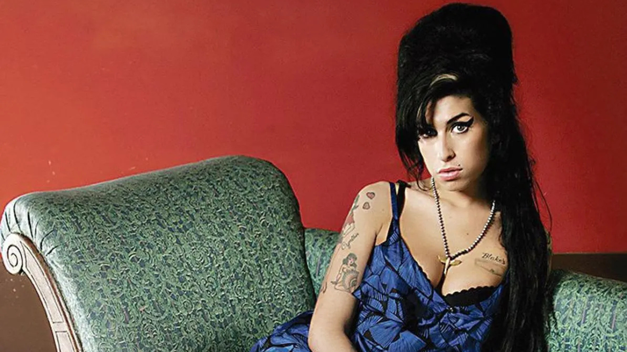 La última de los miembros honorarios del club 27 es Amy Winehouse: Cantautora británica que falleció en 2011 también a los 27 años, reforzando la leyenda.