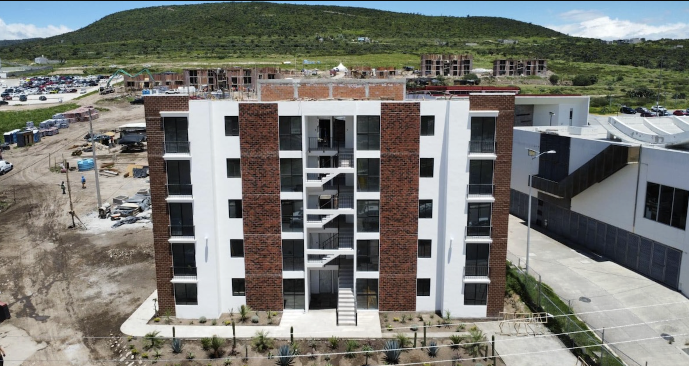 Este programa tiene como objetivo reducir el déficit habitacional.