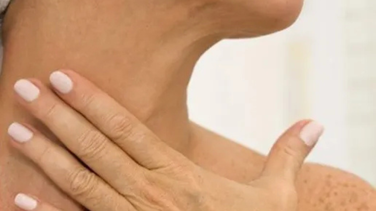 Protege tus manos y cuello: Guía para prevenir el envejecimiento prematuro