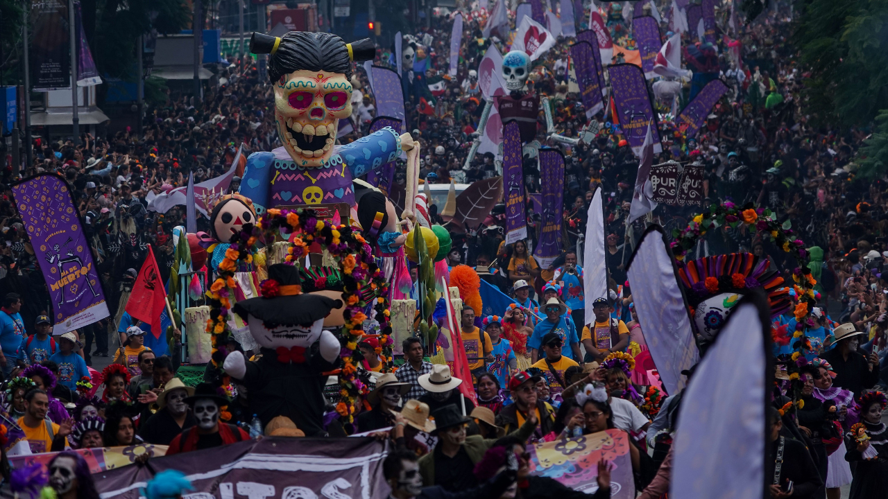 El Desfile de Día de Muertos 2025 llenará las calles de la Ciudad de México de color, música y tradición.
